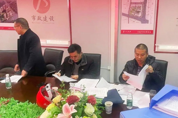 1609316092798088.jpg 南昌市住建局專家蒞臨桃花南路安置房項(xiàng)目開展考核評價工作600400P2.jpg