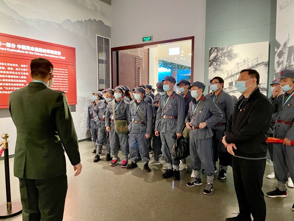 南昌市政建設(shè)集團組織黨員干部上井岡山開展黨史學習教育6006.jpg
