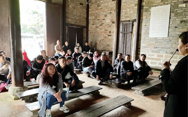 南昌市政建設(shè)集團組織黨員干部上井岡山開展黨史學習教育6007.jpg