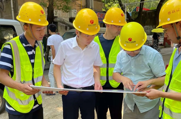 南昌市政建設集團2021年青山湖區(qū)老舊社區(qū)改造項目檢查指導6911.jpg