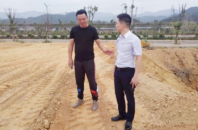 熊建亮前往綠色建筑產業(yè)園項目檢查691.jpg