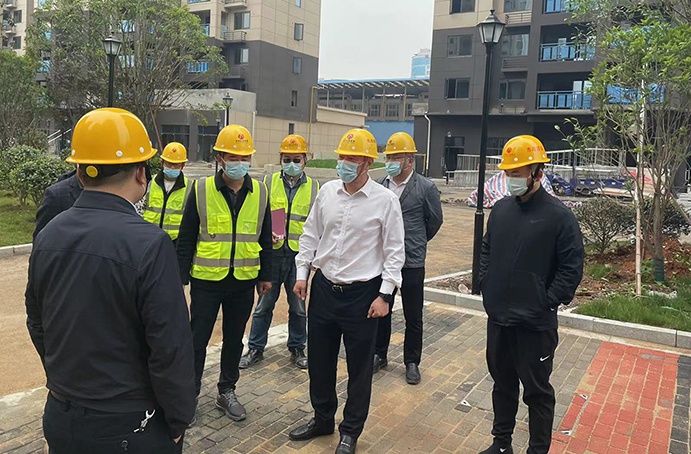 徐旭帶隊深入項目督導假期疫情防控、安全生產工作，看望慰問一線職工02.jpg
