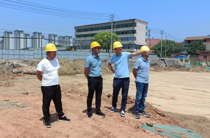 黎德義到廣州路東延工程、昌東三路道路建設工程開展安全質(zhì)量檢查