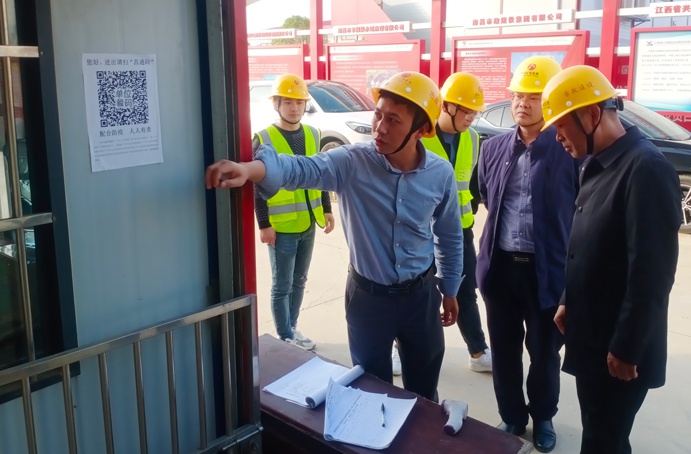 張世東深入市政公用城項目、秦坊安置房項目、南昌高鐵東站新區(qū)項目督查質(zhì)量、安全、揚(yáng)塵治理工作