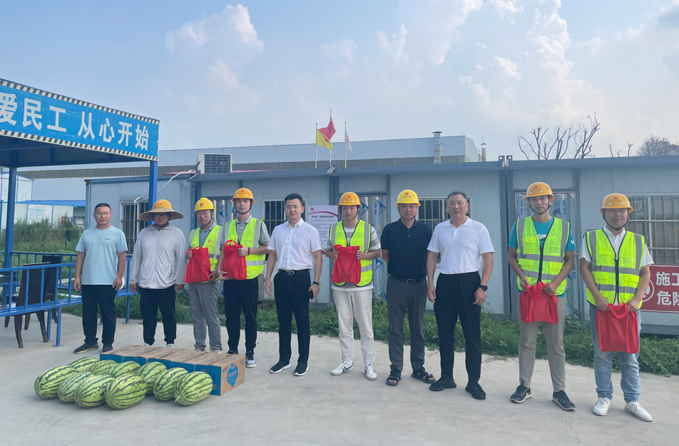 南昌市政建設(shè)集團(tuán)開展夏日送清涼慰問(wèn)活動(dòng)