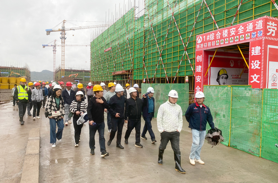 上饒市住建局到上饒高新區(qū)標(biāo)準(zhǔn)廠(chǎng)房項(xiàng)目觀摩